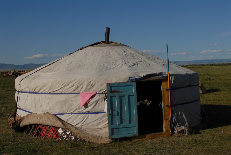 DSC_0037.jpg - typische yurte, für den winter werden dicke filze übergeworfen